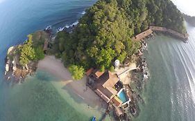 Germ Island 4*